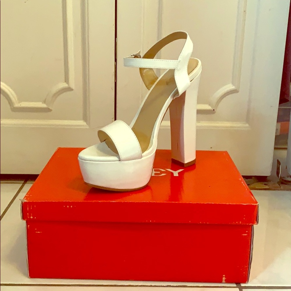Brand new Sandal/Heels!! Size 6.5
